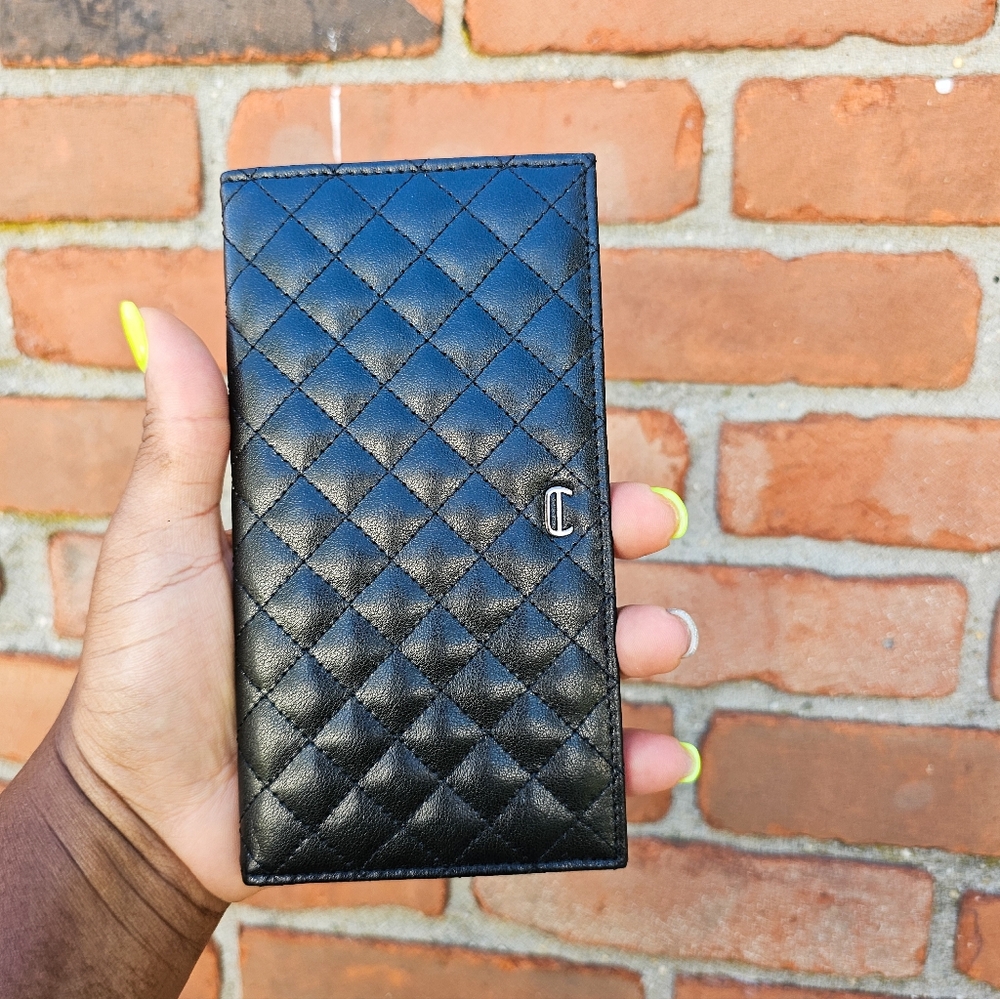 VTG Etienne Aigner Black Quilted Faux Leather Card Organizer.